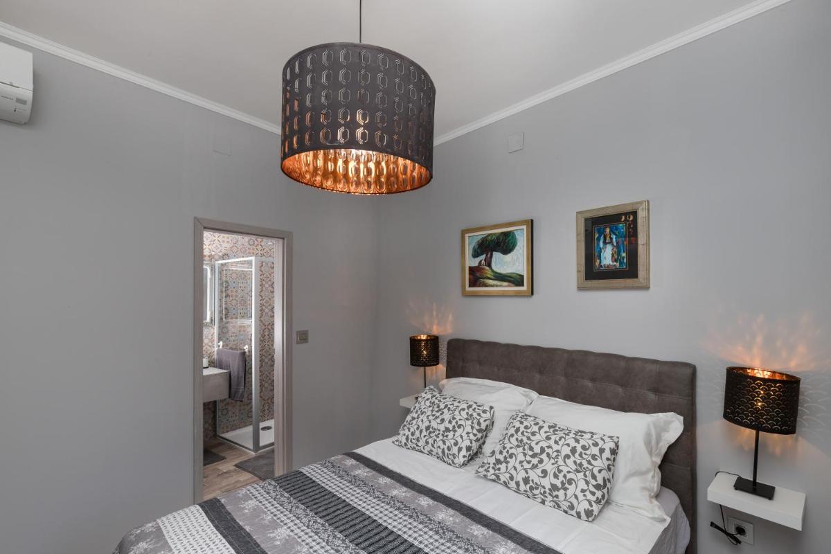 Image 5 of City Center Rooms