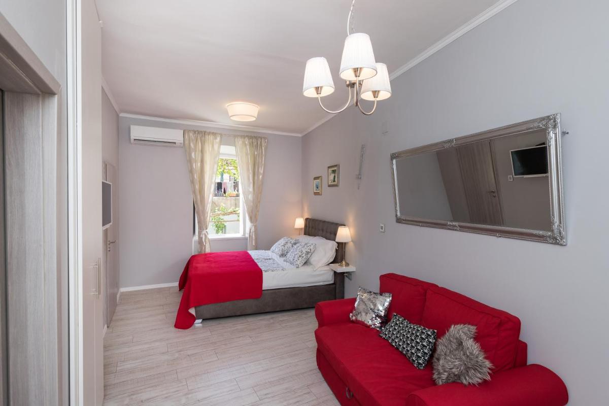 Image 2 of City Center Rooms
