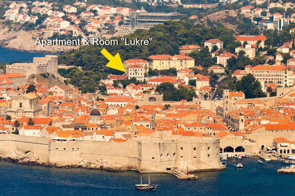 Image of Double Room Lukre with city view