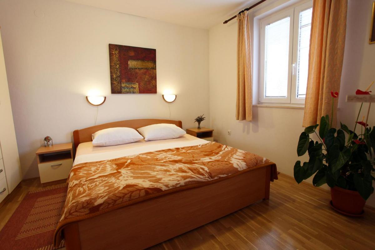 Image 1 of Ferienwohnung Ivana Mitten Im Blumengarten