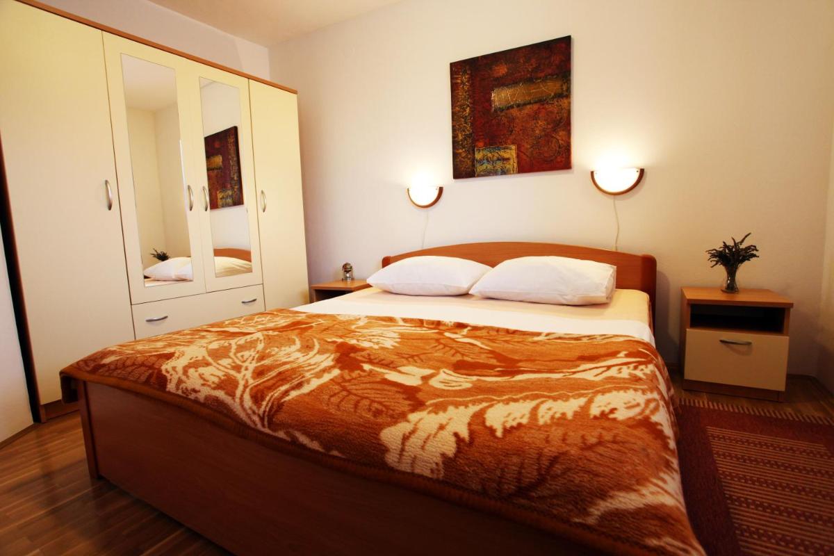 Image 2 of Ferienwohnung Ivana Mitten Im Blumengarten