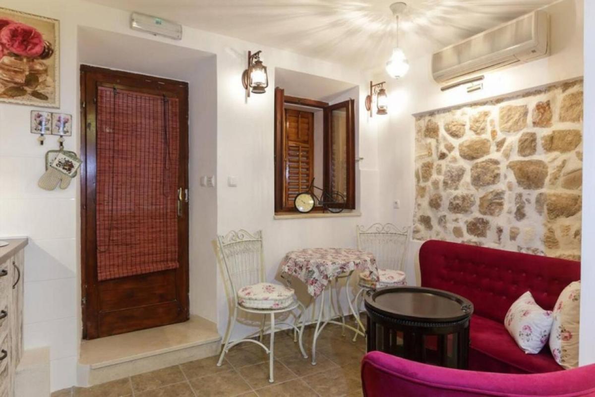 Image 3 of Figura suites