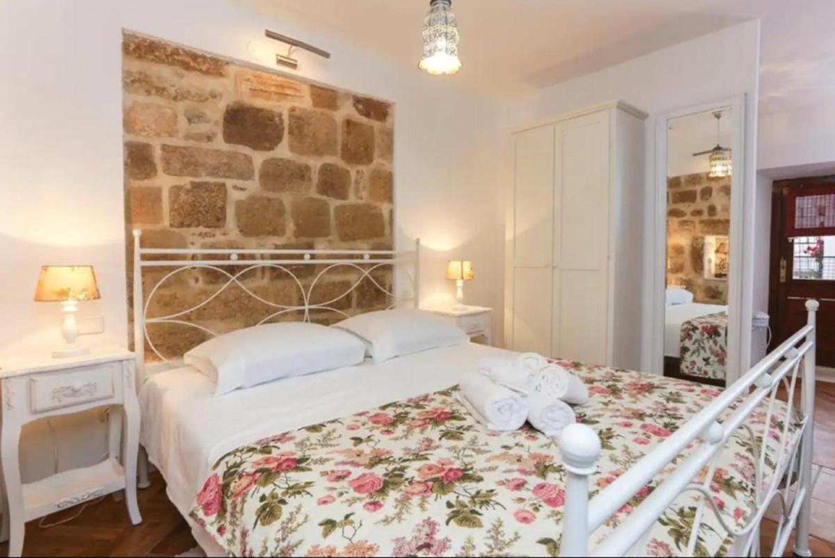 Image 1 of Figura suites