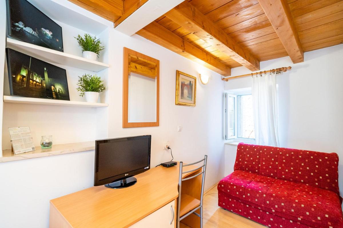 Image 5 of Foteza Apartments