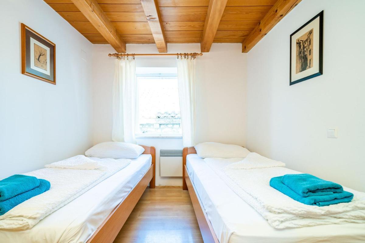 Image 3 of Foteza Apartments