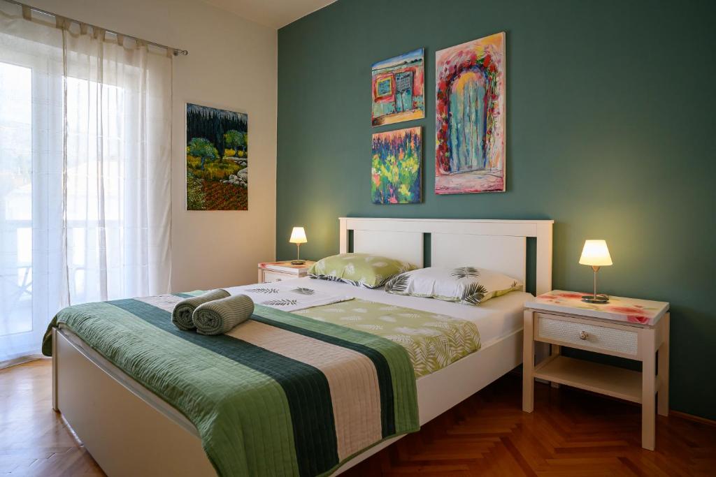 Image of Green holiday