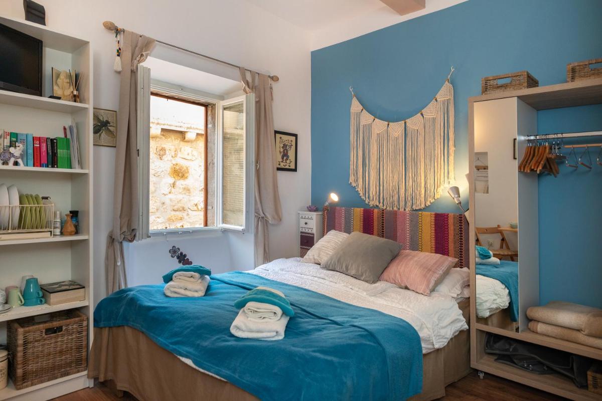 Image 1 of Guest House Blue Wave