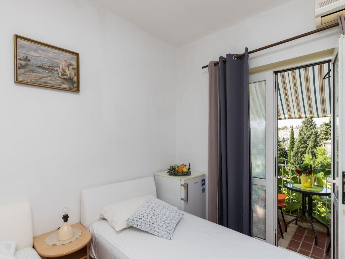 Image 1 of Guest House Bradas- Twin Room with Shared Bathroom No4