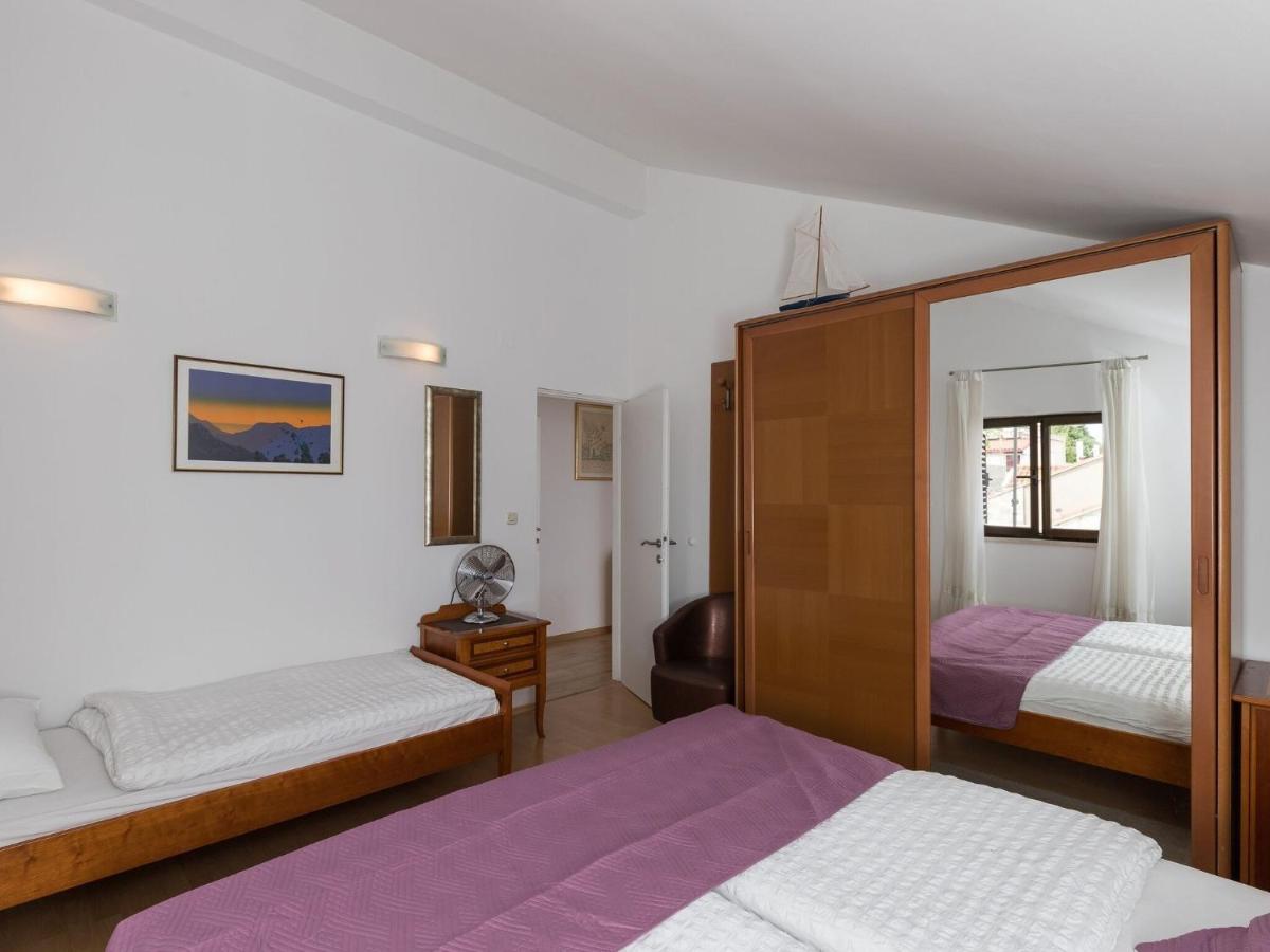 Image 3 of Guest House Kono – Two-Bedroom Apartment with Balcony and Sea View – Marka Gjaje Street