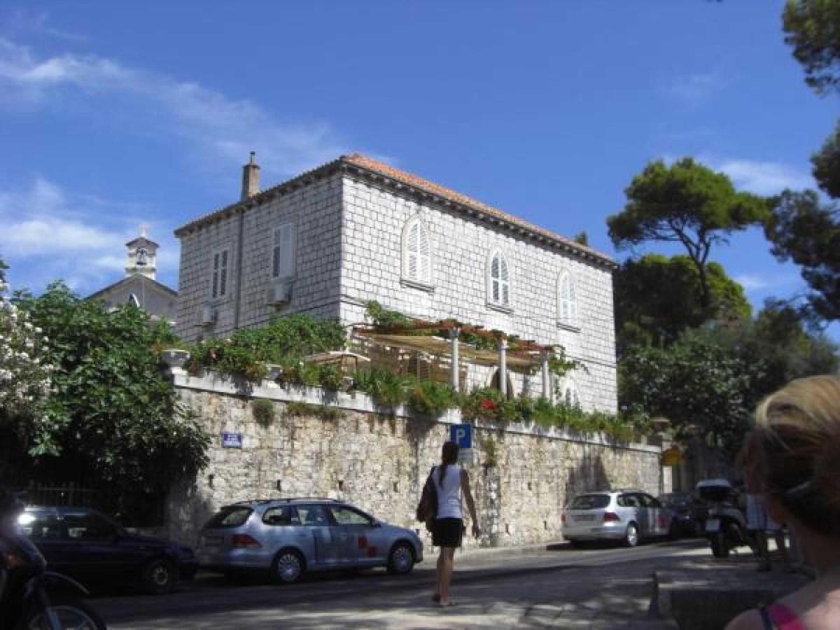 Image 1 of House Boninovo