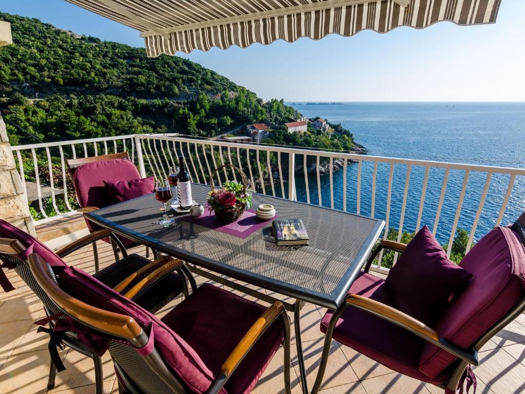 Image of Indy’s Beach Apartments -Two Bedroom Apartment with Balcony and Sea View