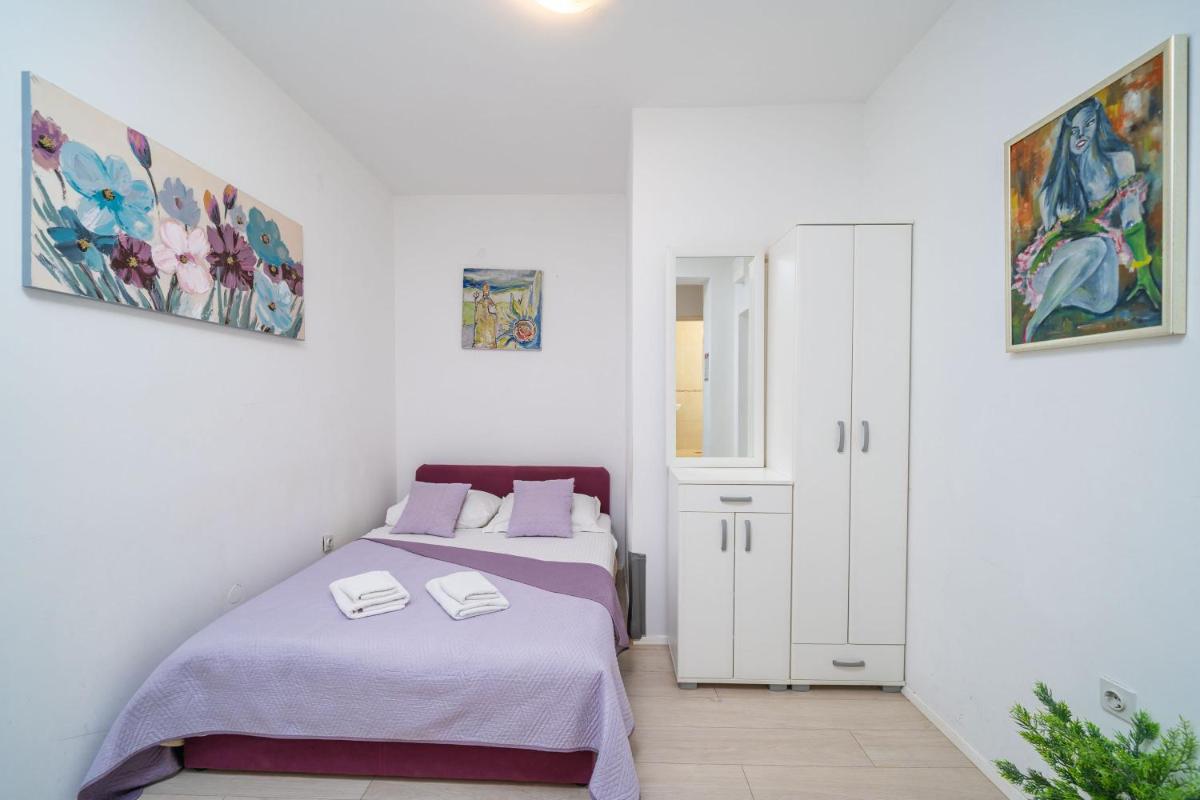 Image 1 of Isaura Apartments