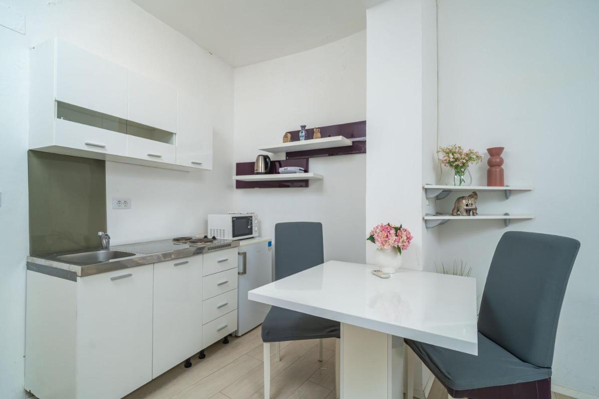 Image 2 of Isaura Apartments