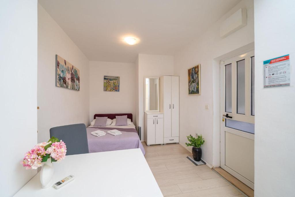 Image of Isaura Apartments