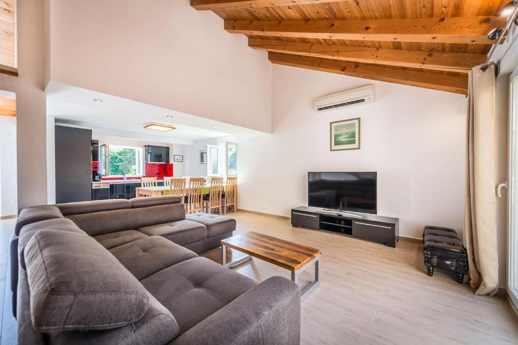 Image of Karlo’s Modern Penthouse Loft
