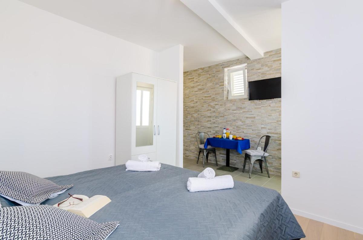 Image 6 of Miracle Apartments