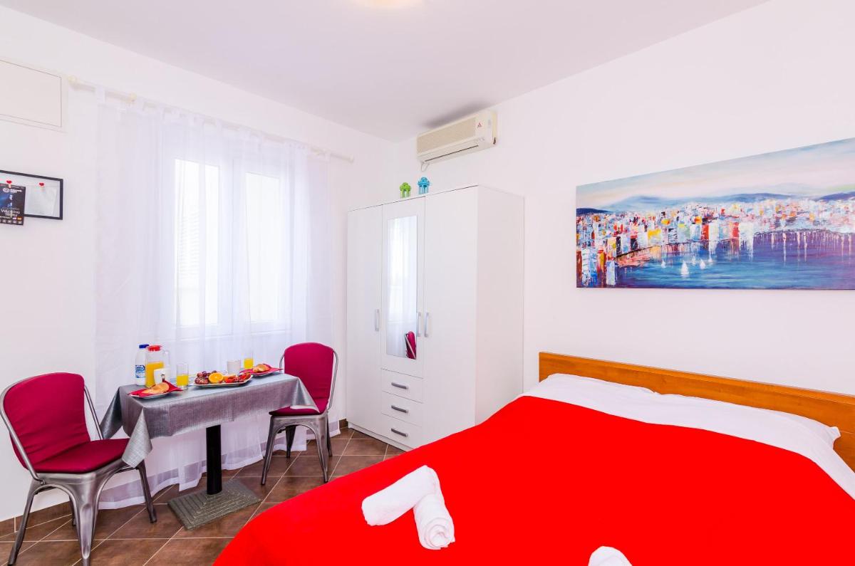 Image 4 of Miracle Apartments