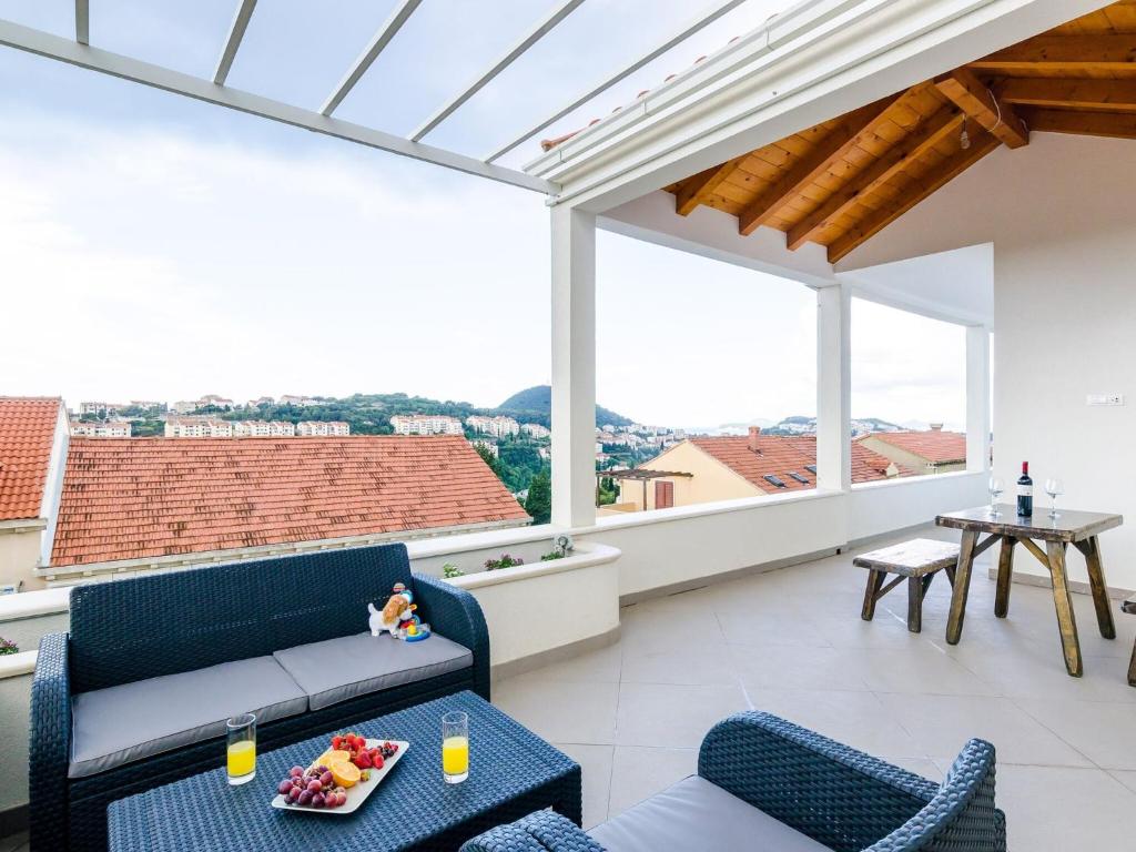 Image of Miracle Apartments – Comfort Studio Apartment with Terrace and City View