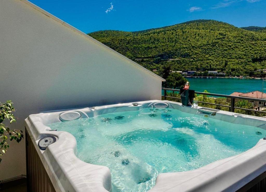 Image 6 of Mokos Modern Suite