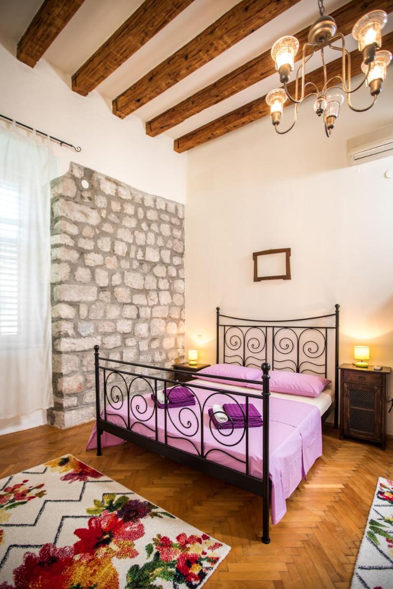 Image 5 of Old Palace Apartment