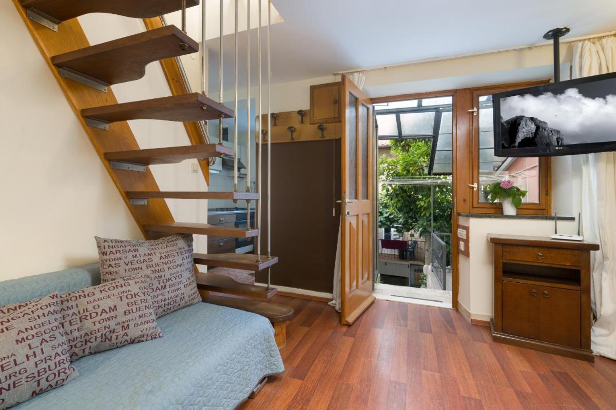 Image 4 of Old Town Garden Apartments