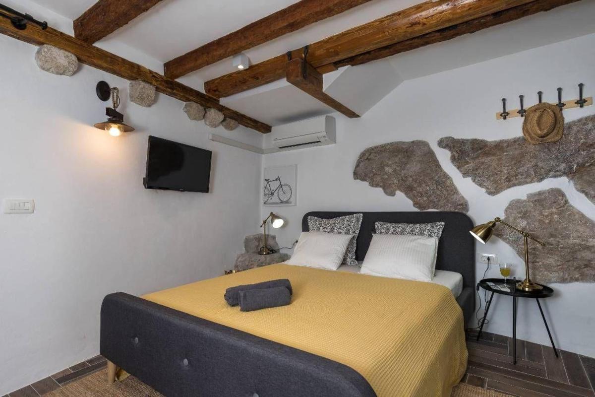 Image 6 of Private Accommodion Linda Studio