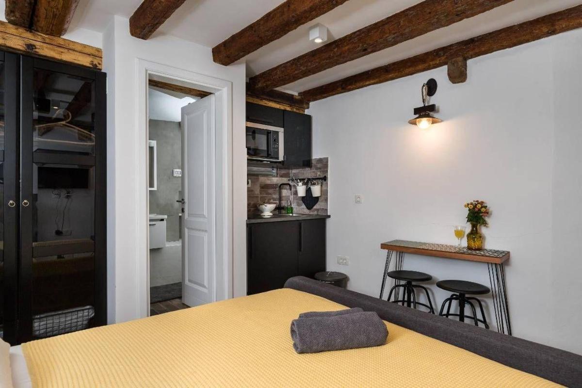 Image 3 of Private Accommodion Linda Studio