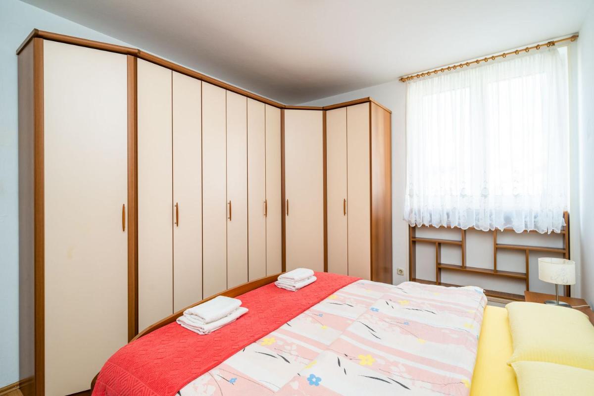 Image 6 of SPACIOUS THREE BEDROOM APARTMENT