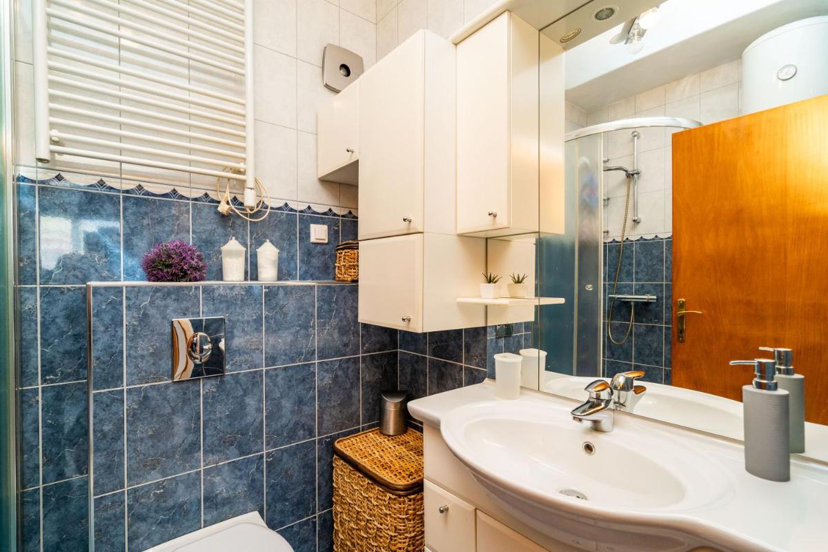 Image 2 of SPACIOUS THREE BEDROOM APARTMENT