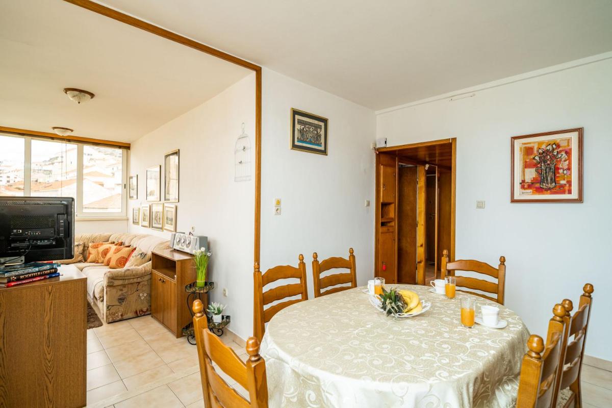 Image 4 of SPACIOUS THREE BEDROOM APARTMENT