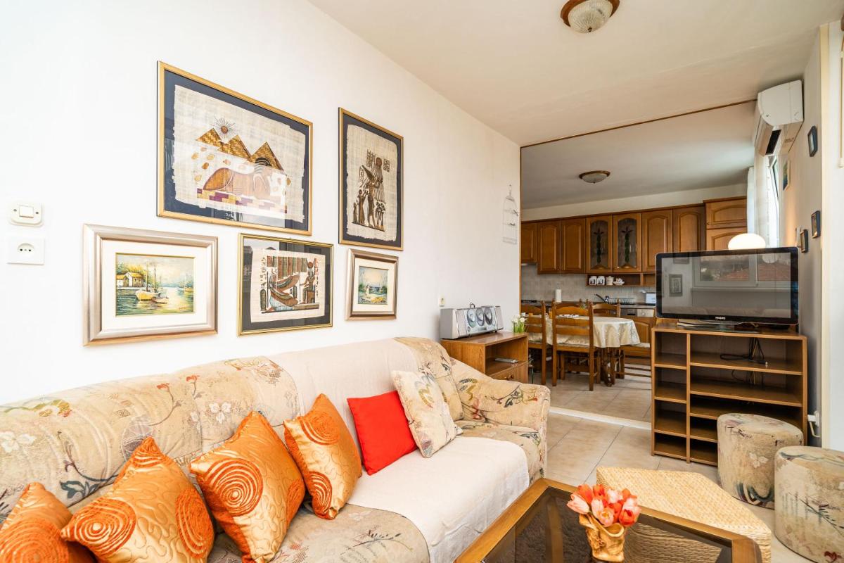 Image 3 of SPACIOUS THREE BEDROOM APARTMENT