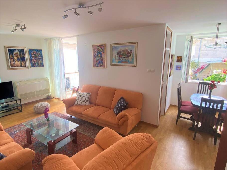 Image 2 of Sarah-sea view apartment in center