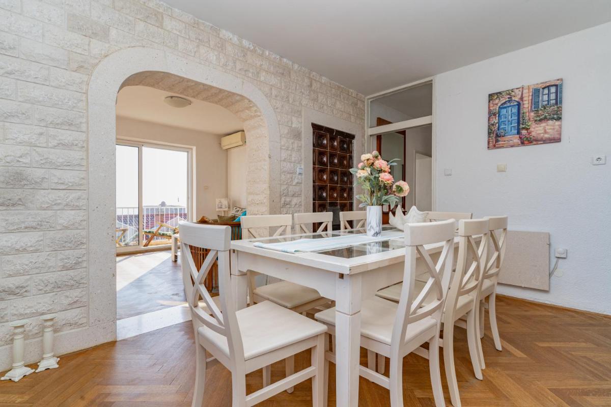 Image 2 of Sea And Old City View Apartment