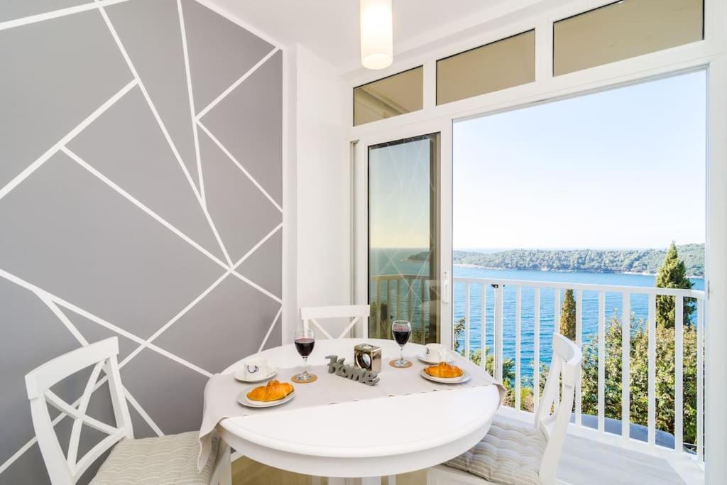 Image 6 of Sea view apartment 10 minutes walk from old city