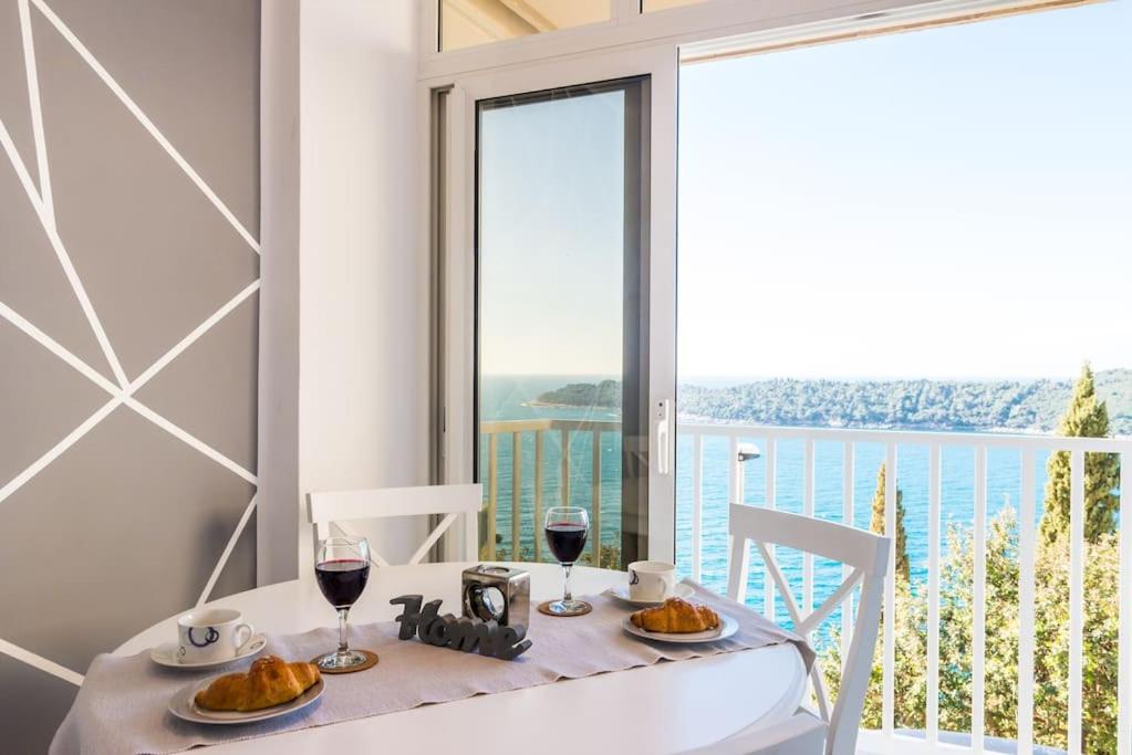 Image 3 of Sea view apartment 10 minutes walk from old city