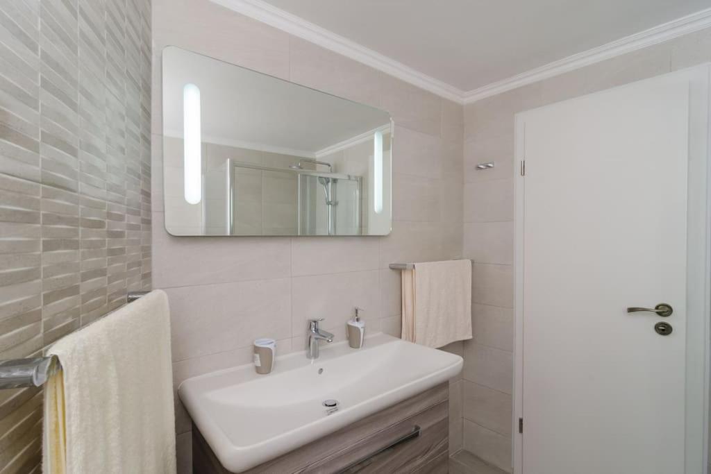 Image 2 of Sea view apartment 10 minutes walk from old city