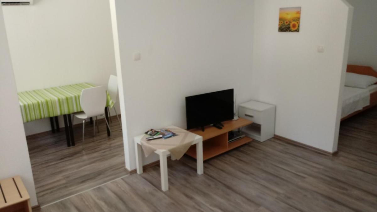 Image 2 of Serendipity DubrOvniK CentrE-Free parkinG