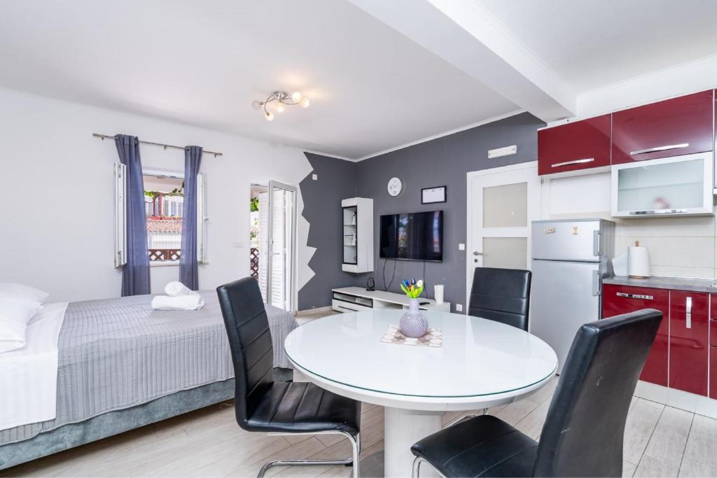 Image of Studio Apartment Feather