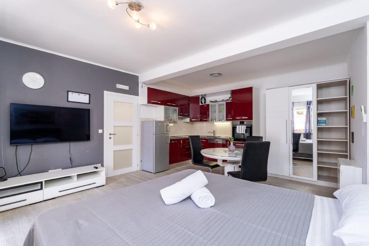 Image 3 of Studio Apartment Feather