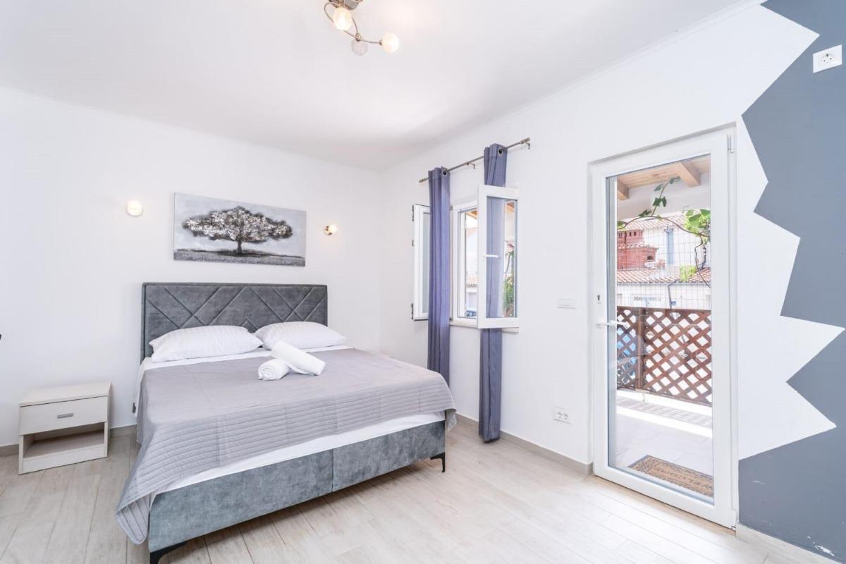Image 5 of Studio Apartment Feather