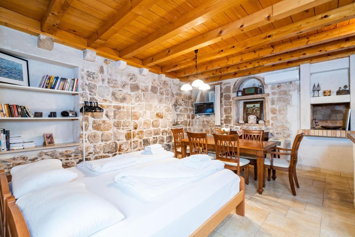 Image 2 of Studio Apartment Pupa