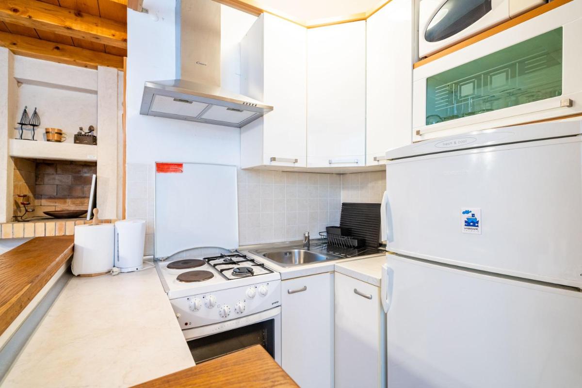 Image 4 of Studio Apartment Pupa