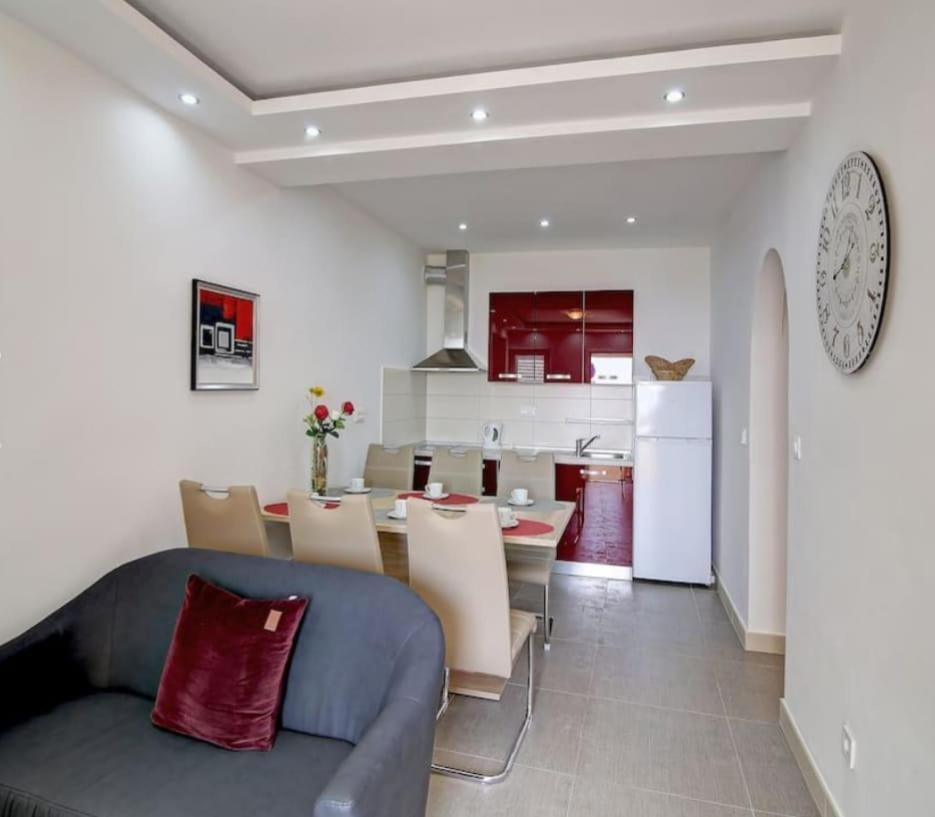 Image 2 of Sun Apartment
