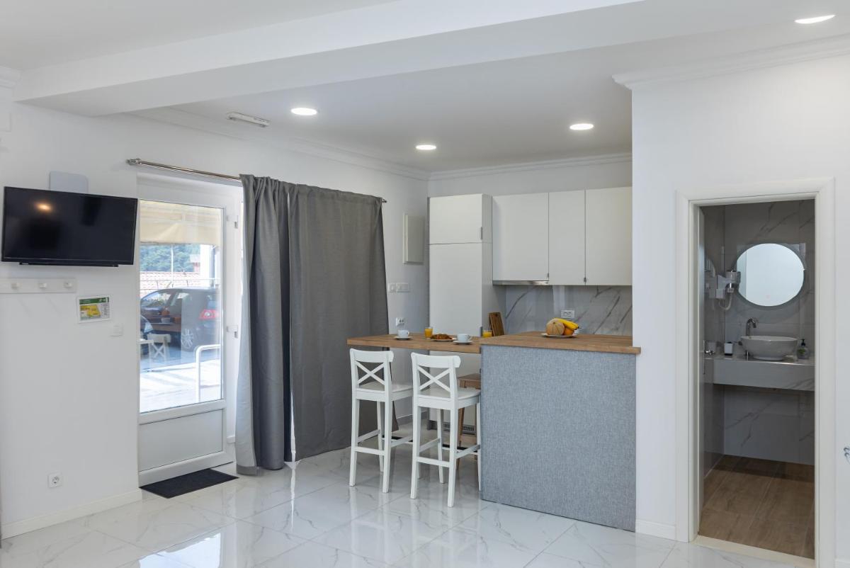 Image 2 of Sunny Palace Apartments