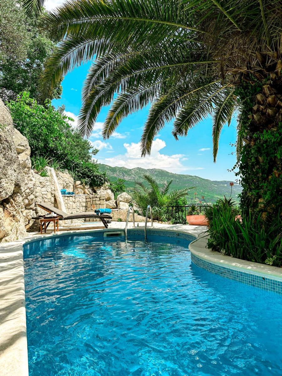 Image 3 of Sunny Villa, With Pool, BBQ, View, Parking