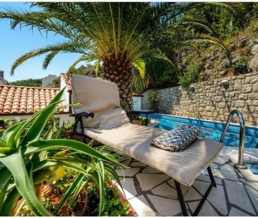 Image 2 of Sunny Villa, With Pool, BBQ, View, Parking