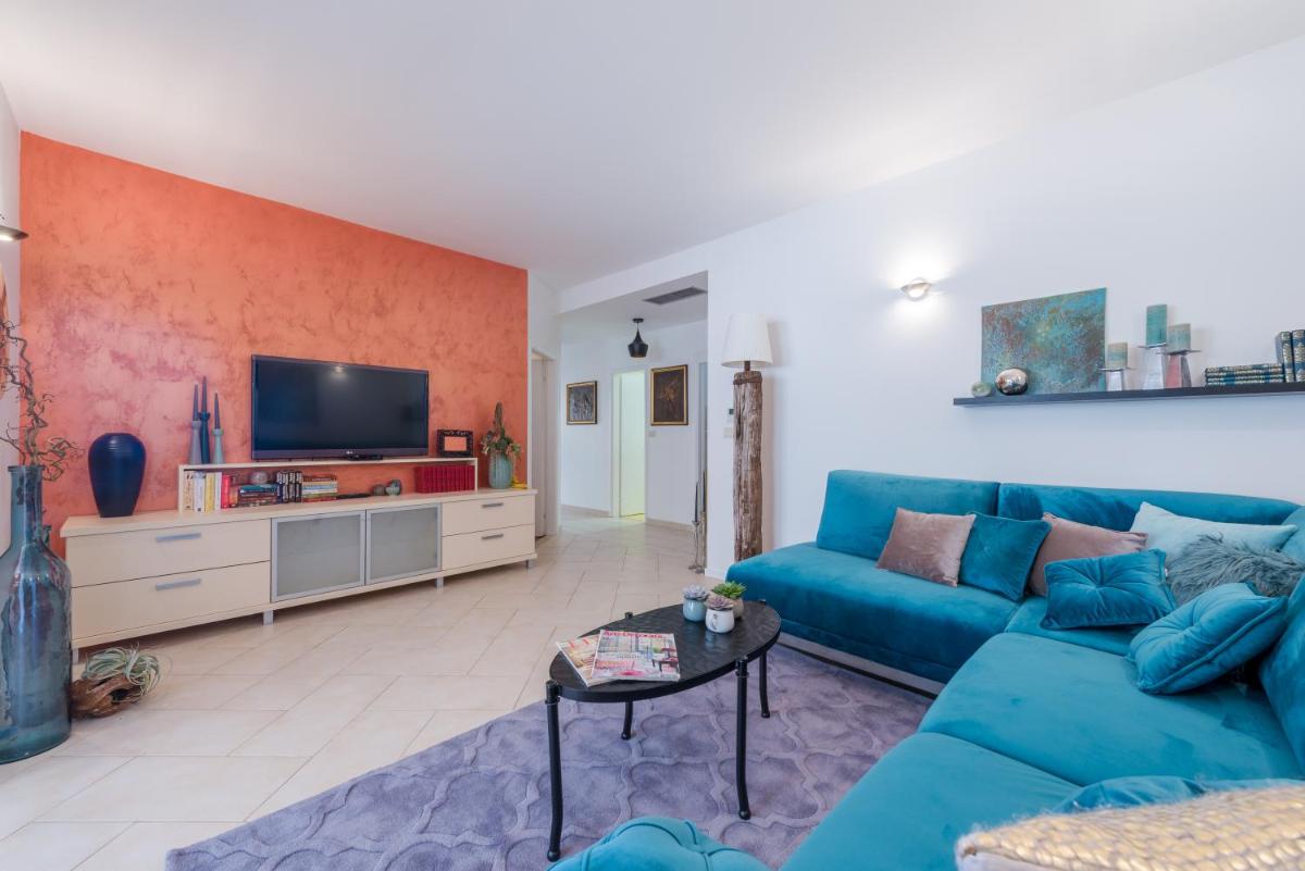 Image 4 of Tara Apartments