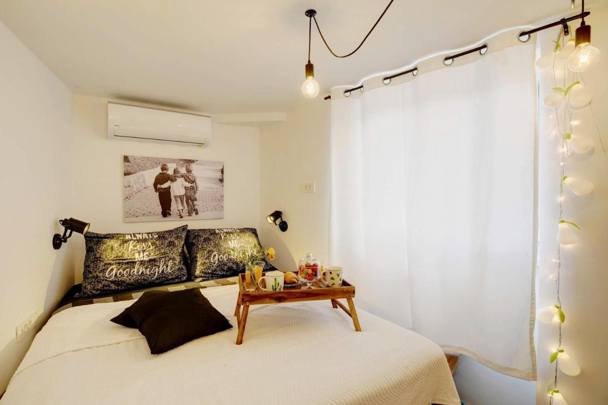 Image 6 of The Room